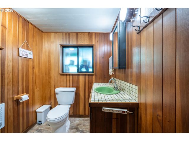 56054 Prosper Junction Rd, Bandon, OR 97411