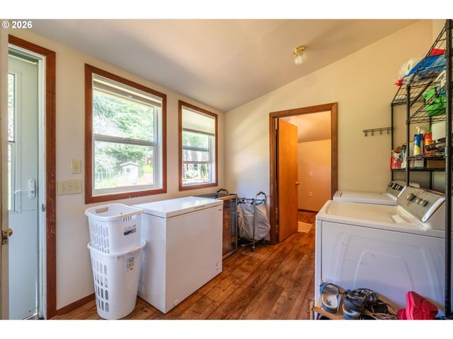 56054 Prosper Junction Rd, Bandon, OR 97411