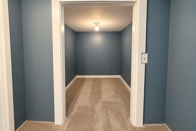 695 Calef Road, Manchester, NH 03103