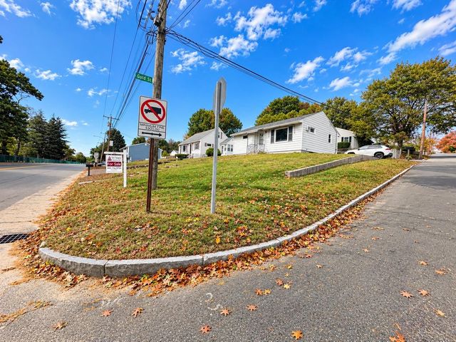 695 Calef Road, Manchester, NH 03103