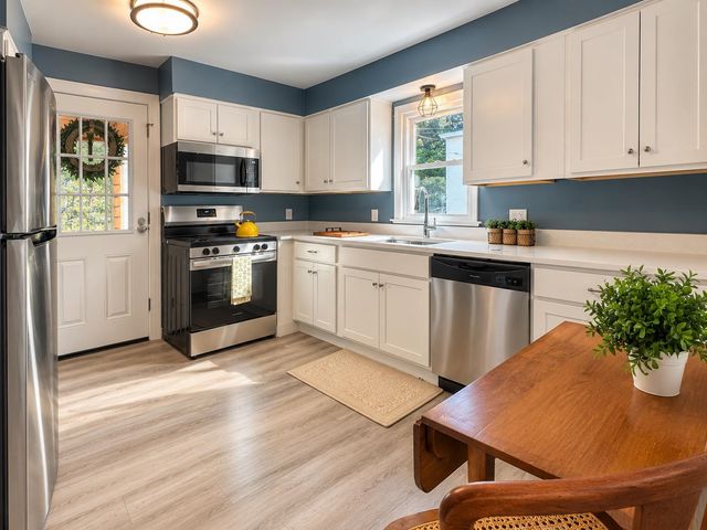 695 Calef Road, Manchester, NH 03103