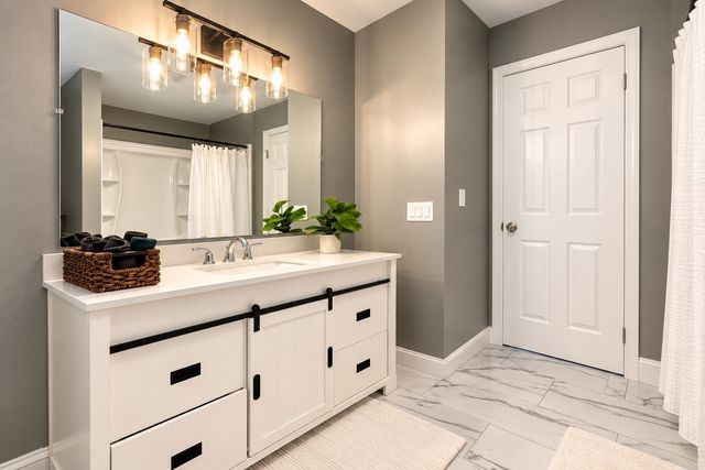 695 Calef Road, Manchester, NH 03103