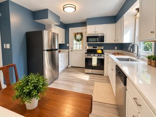 695 Calef Road, Manchester, NH 03103