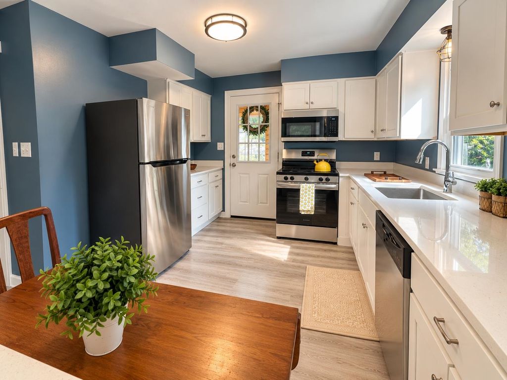 695 Calef Road, Manchester, NH 03103
