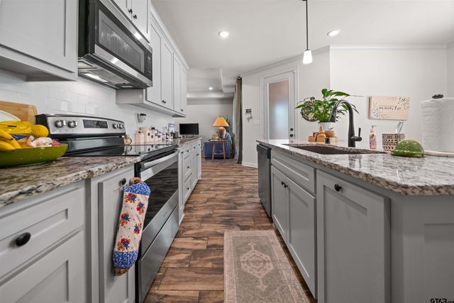 107 Rose Row Ln, Winona, TX 75792