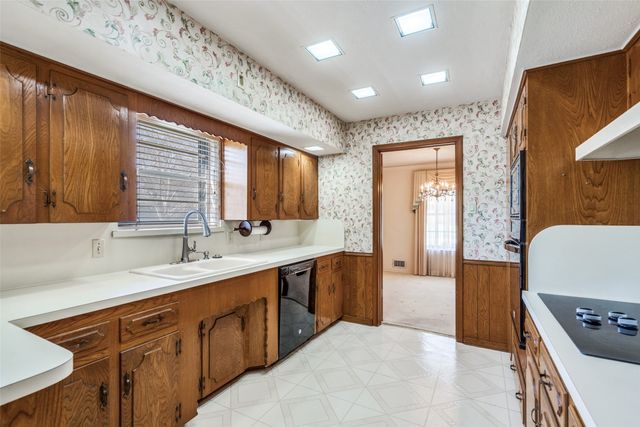 9824 Ravensway Drive, Dallas, TX 75238