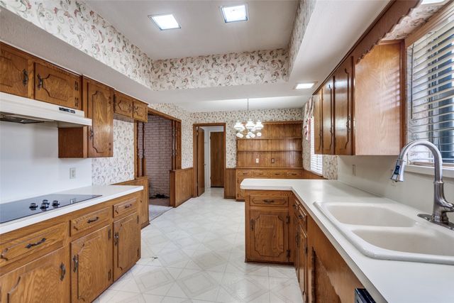 9824 Ravensway Drive, Dallas, TX 75238