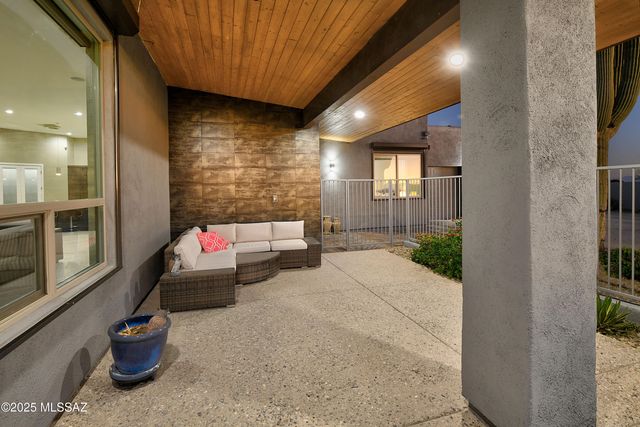 6540 N Pontatoc Road, Tucson, AZ 85718