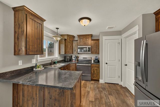 425 E Oak Street, Shelley, ID 83274