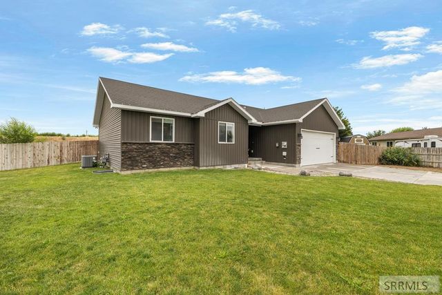 425 E Oak Street, Shelley, ID 83274