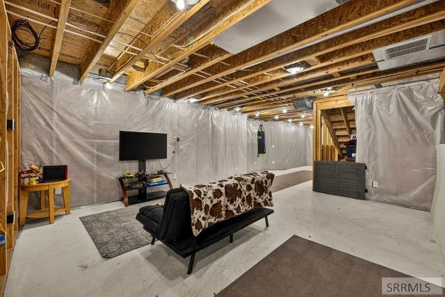 425 E Oak Street, Shelley, ID 83274