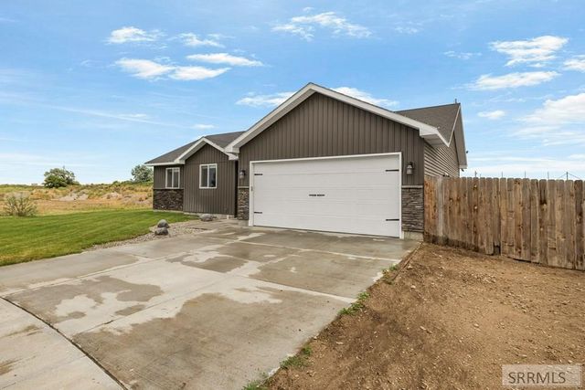 425 E Oak Street, Shelley, ID 83274