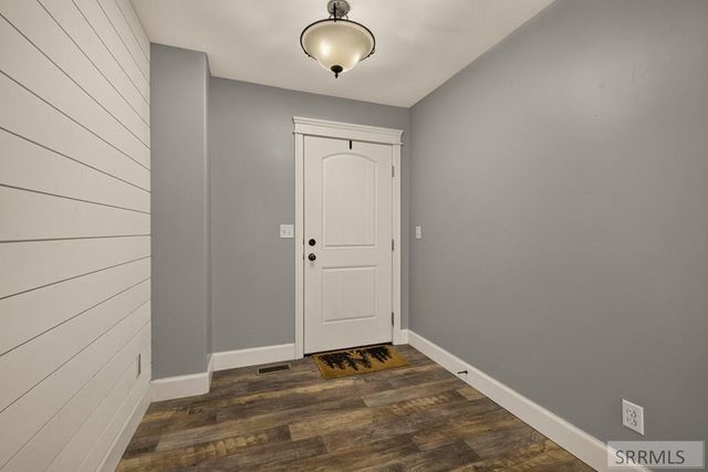 425 E Oak Street, Shelley, ID 83274