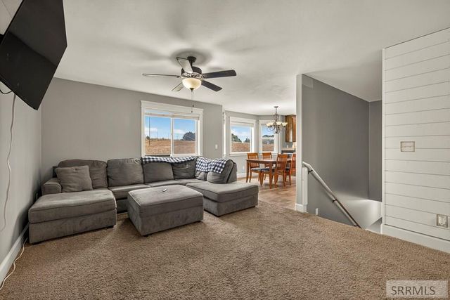 425 E Oak Street, Shelley, ID 83274