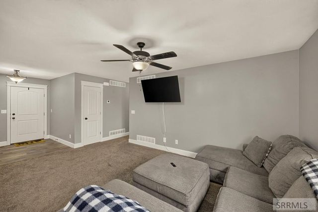 425 E Oak Street, Shelley, ID 83274