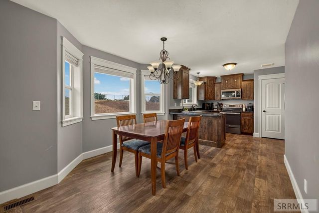 425 E Oak Street, Shelley, ID 83274