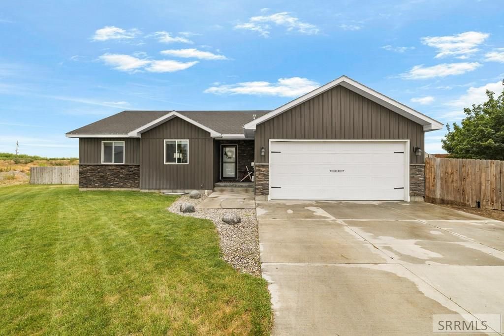 425 E Oak Street, Shelley, ID 83274