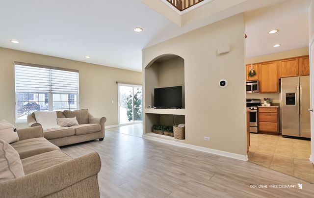 398 S Jade Lane, Round Lake, IL 60073