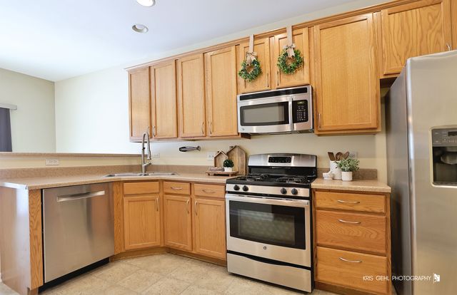 398 S Jade Lane, Round Lake, IL 60073