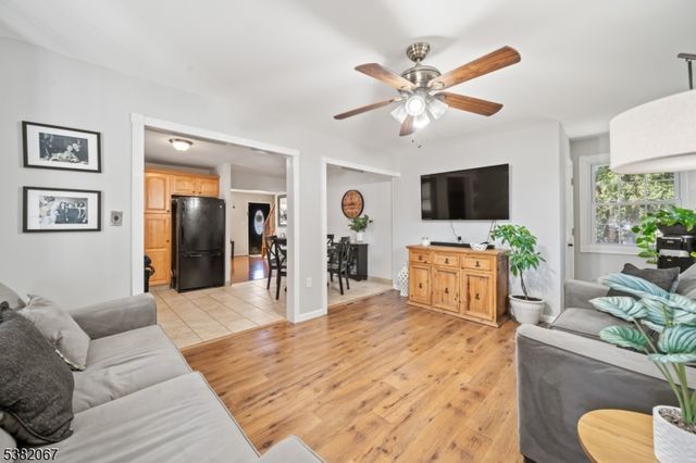 97 Willow St, Elmwood Park Boro, NJ 07407