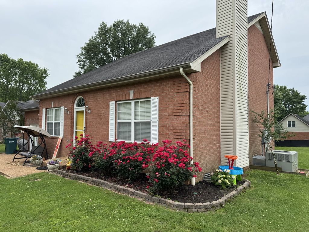1114 Lea Cir, Lebanon, TN 37087