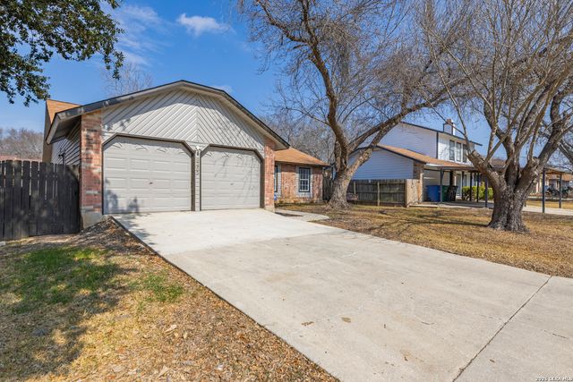 9455 Greens Pt, San Antonio, TX 78250