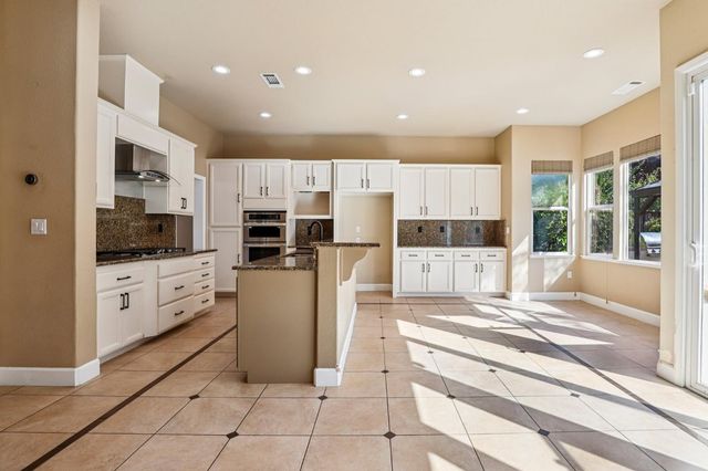 716 Chesterfield Way, Rocklin, CA 95765