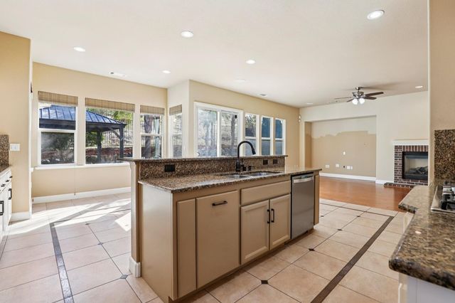 716 Chesterfield Way, Rocklin, CA 95765