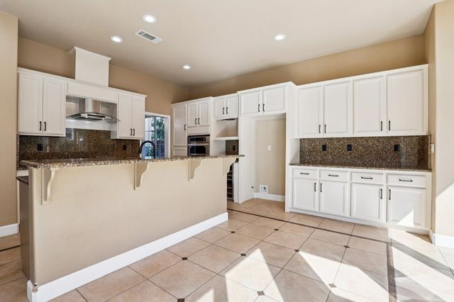 716 Chesterfield Way, Rocklin, CA 95765
