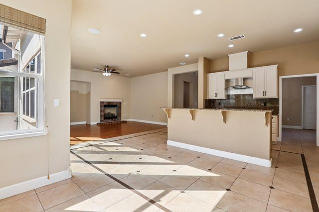 716 Chesterfield Way, Rocklin, CA 95765