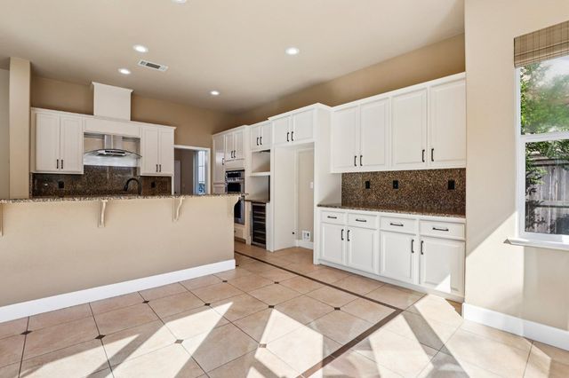 716 Chesterfield Way, Rocklin, CA 95765