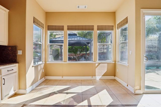 716 Chesterfield Way, Rocklin, CA 95765