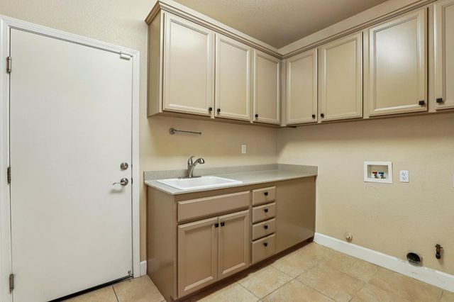 716 Chesterfield Way, Rocklin, CA 95765