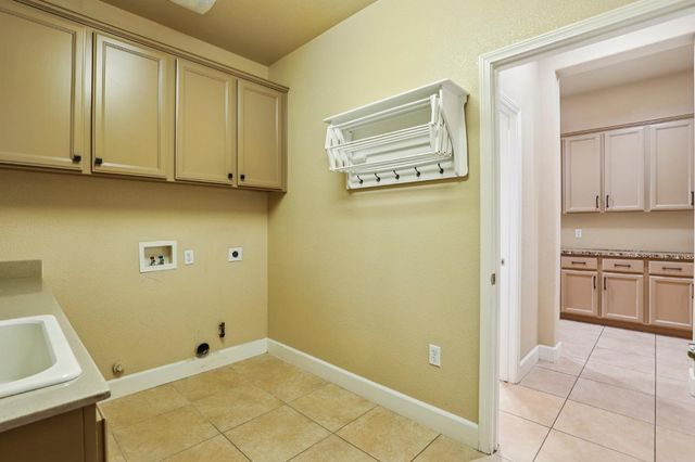 716 Chesterfield Way, Rocklin, CA 95765