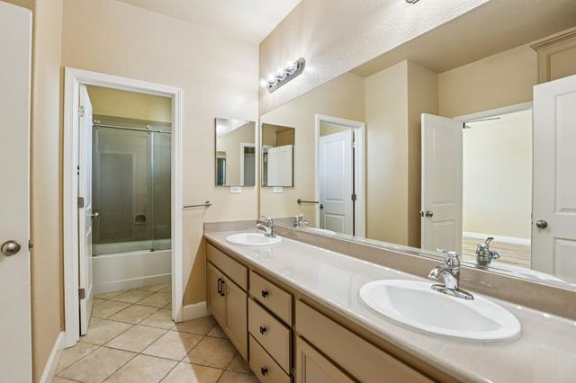 716 Chesterfield Way, Rocklin, CA 95765