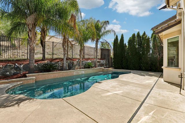 716 Chesterfield Way, Rocklin, CA 95765