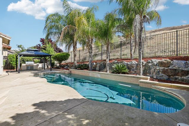 716 Chesterfield Way, Rocklin, CA 95765