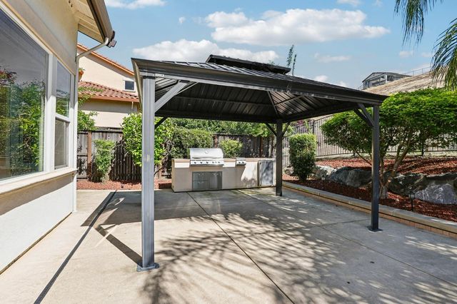 716 Chesterfield Way, Rocklin, CA 95765