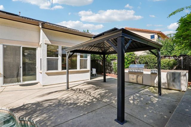 716 Chesterfield Way, Rocklin, CA 95765