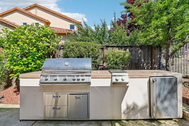 716 Chesterfield Way, Rocklin, CA 95765