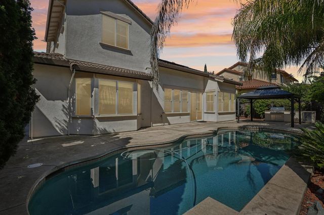 716 Chesterfield Way, Rocklin, CA 95765