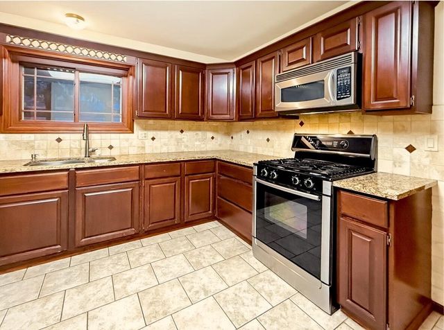 3655 99th STREET, Pleasant Prairie, WI 53158