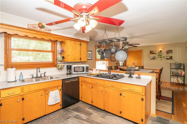731 Bachtel Street SE, North Canton, OH 44720