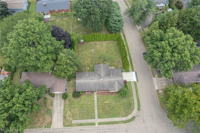 731 Bachtel Street SE, North Canton, OH 44720