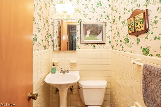 731 Bachtel Street SE, North Canton, OH 44720