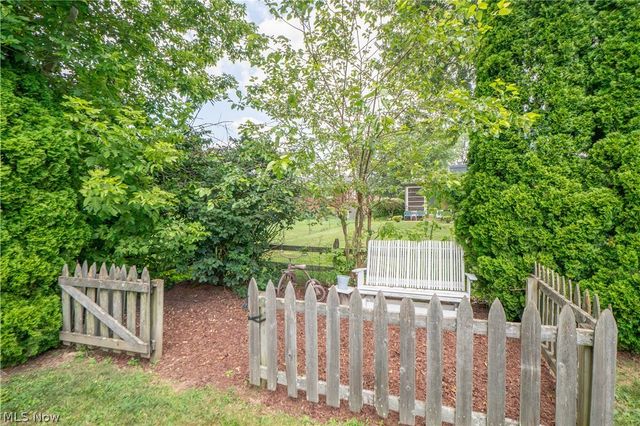 731 Bachtel Street SE, North Canton, OH 44720