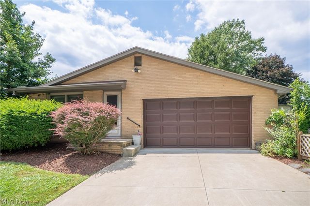731 Bachtel Street SE, North Canton, OH 44720