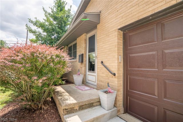 731 Bachtel Street SE, North Canton, OH 44720