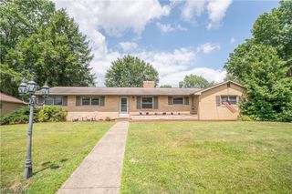 731 Bachtel Street SE, North Canton, OH 44720