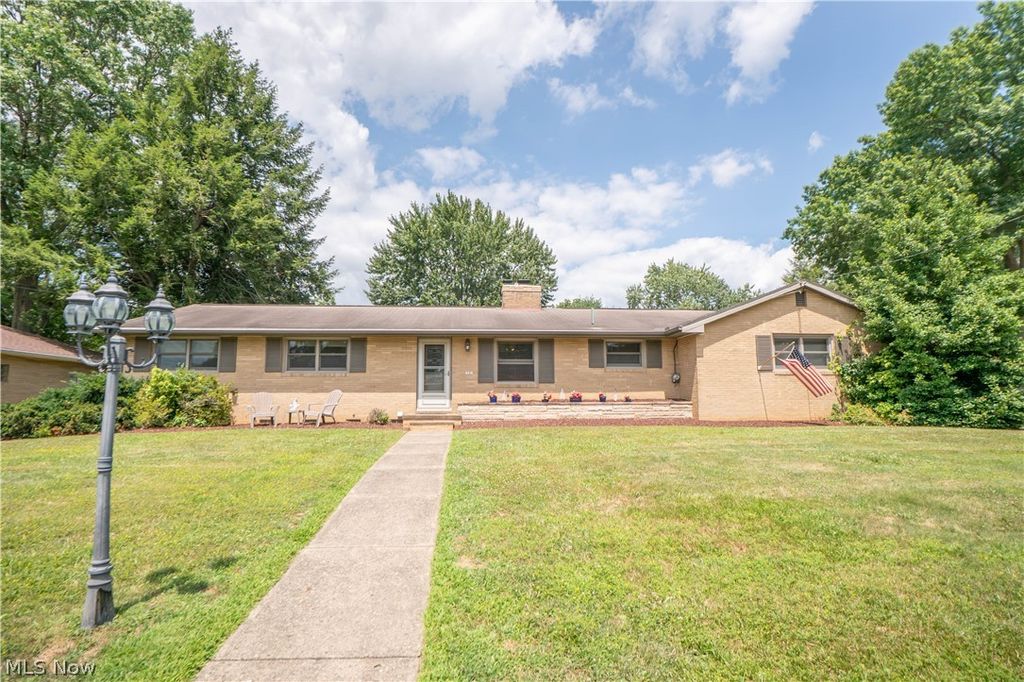 731 Bachtel Street SE, North Canton, OH 44720